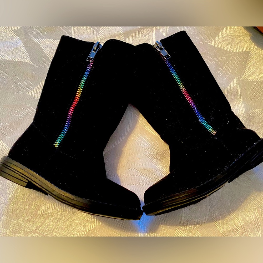 True craft Black toddler boots. Size 6